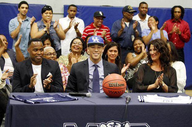 华体会官方-家族射手三代传承：布克光耀门楣