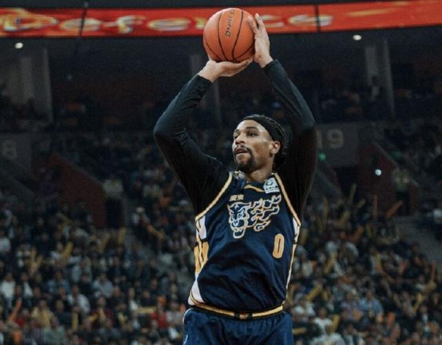 华体会入口-萨林杰：辽宁并没有真正限制我们，只是很多空位投篮没能投进