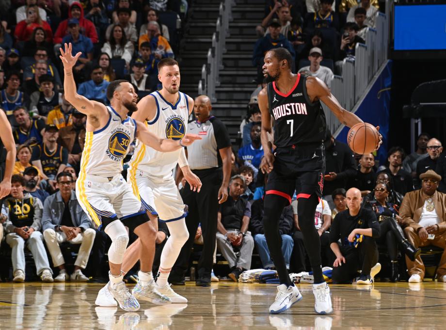 华体会娱乐-杜兰特31+8+8库里复出29分错失绝杀 火箭1分险胜勇士